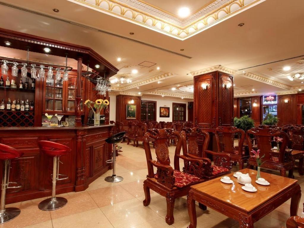 New Pacific Hotel Хошимин Екстериор снимка